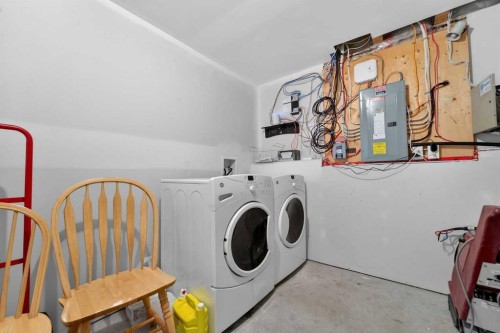 107 Keystone Terrace West, Lethbridge, AB - Indoor Photo Showing Laundry Room