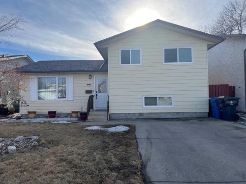 320 Leaside Avenue SOUTH Lethbridge, AB T1J 4J2