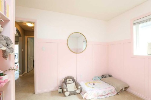 329 Grizzly Crescent North, Lethbridge, AB - Indoor Photo Showing Bedroom