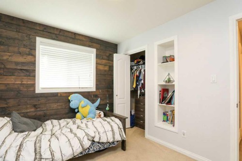 329 Grizzly Crescent North, Lethbridge, AB - Indoor Photo Showing Bedroom