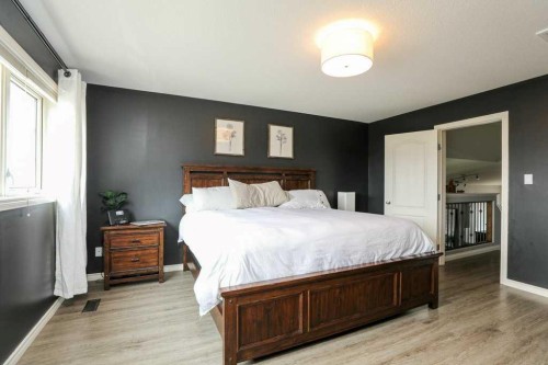 329 Grizzly Crescent North, Lethbridge, AB - Indoor Photo Showing Bedroom