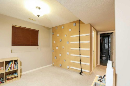 329 Grizzly Crescent North, Lethbridge, AB - Indoor Photo Showing Other Room