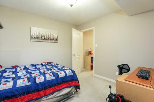 329 Grizzly Crescent North, Lethbridge, AB - Indoor Photo Showing Bedroom