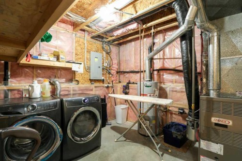 329 Grizzly Crescent North, Lethbridge, AB - Indoor Photo Showing Laundry Room