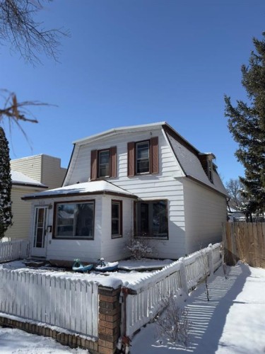 522 12B Street NORTH Lethbridge, AB T1H 2L5