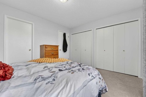 38 Harvard Crescent West, Lethbridge, AB - Indoor Photo Showing Bedroom