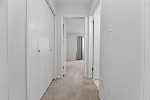 38 Harvard Crescent West, Lethbridge, AB - Indoor Photo Showing Other Room