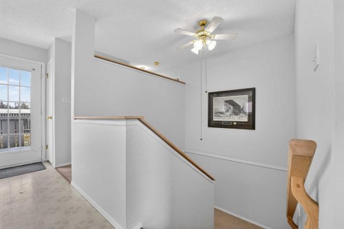 38 Harvard Crescent West, Lethbridge, AB - Indoor Photo Showing Other Room