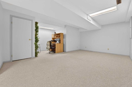 38 Harvard Crescent West, Lethbridge, AB - Indoor Photo Showing Other Room