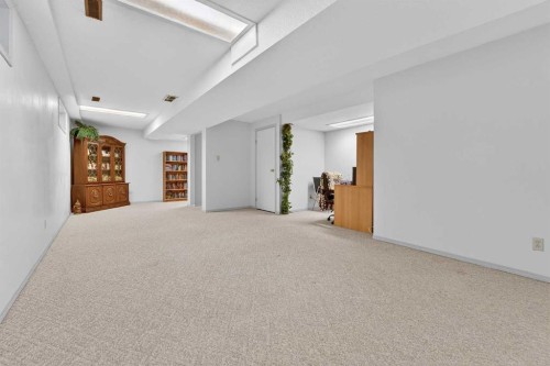 38 Harvard Crescent West, Lethbridge, AB - Indoor Photo Showing Other Room