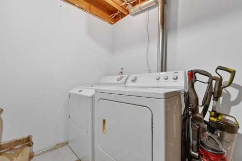 38 Harvard Crescent West, Lethbridge, AB - Indoor Photo Showing Laundry Room