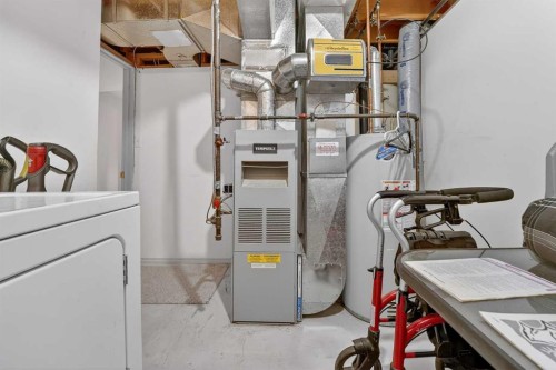 38 Harvard Crescent West, Lethbridge, AB - Indoor Photo Showing Laundry Room