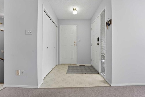 38 Harvard Crescent West, Lethbridge, AB - Indoor Photo Showing Other Room