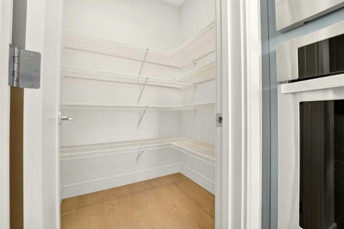 4517 31 Avenue South, Lethbridge, AB - Indoor With Storage