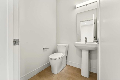 4517 31 Avenue South, Lethbridge, AB - Indoor Photo Showing Bathroom