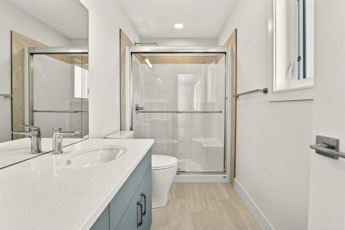 4517 31 Avenue South, Lethbridge, AB - Indoor Photo Showing Bathroom