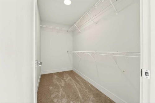 4517 31 Avenue South, Lethbridge, AB - Indoor With Storage