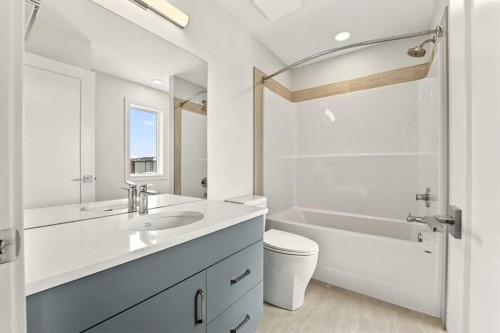 4517 31 Avenue South, Lethbridge, AB - Indoor Photo Showing Bathroom