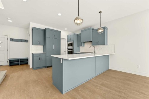 4517 31 Avenue South, Lethbridge, AB - Indoor Photo Showing Kitchen With Upgraded Kitchen