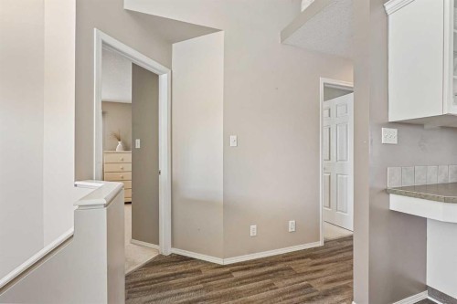 41 Heritage Circle West, Lethbridge, AB - Indoor Photo Showing Laundry Room
