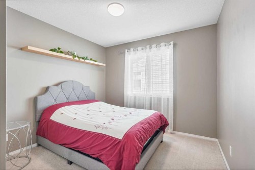 41 Heritage Circle West, Lethbridge, AB - Indoor Photo Showing Bedroom