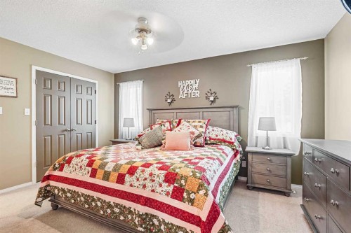 41 Heritage Circle West, Lethbridge, AB - Indoor Photo Showing Bedroom