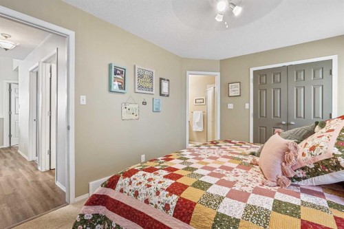 41 Heritage Circle West, Lethbridge, AB - Indoor Photo Showing Bedroom