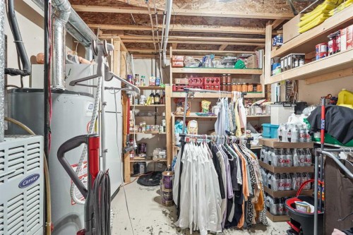 41 Heritage Circle West, Lethbridge, AB - Indoor With Storage