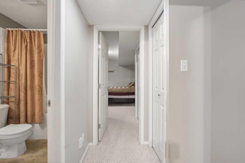 41 Heritage Circle West, Lethbridge, AB - Indoor Photo Showing Bathroom