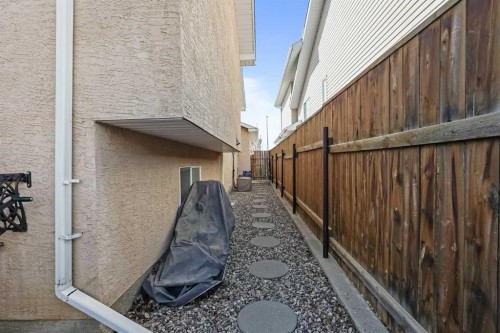 41 Heritage Circle West, Lethbridge, AB - Outdoor With Exterior