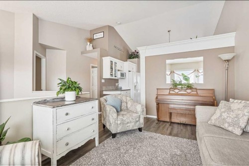 41 Heritage Circle West, Lethbridge, AB - Indoor Photo Showing Living Room