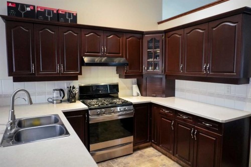 46 Heritage Place West, Lethbridge, AB - Indoor Photo Showing Kitchen With Double Sink