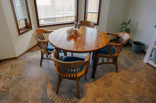 46 Heritage Place West, Lethbridge, AB - Indoor Photo Showing Dining Room