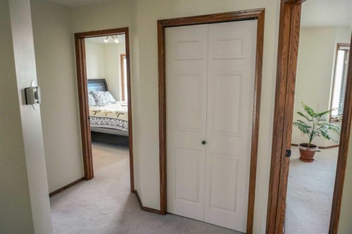 46 Heritage Place West, Lethbridge, AB - Indoor Photo Showing Other Room