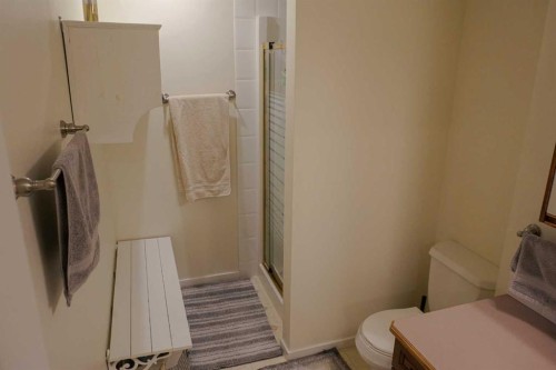 46 Heritage Place West, Lethbridge, AB - Indoor Photo Showing Bathroom