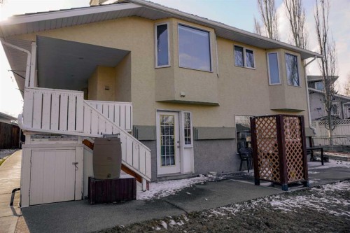 46 Heritage Place West, Lethbridge, AB - Outdoor With Exterior