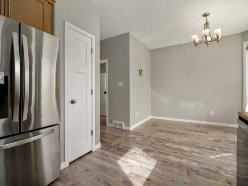 146 Silkstone Road West, Lethbridge, AB - Indoor