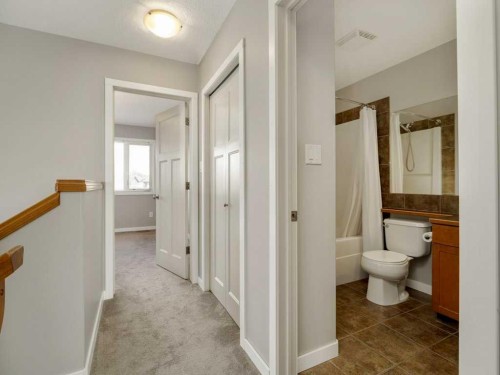 146 Silkstone Road West, Lethbridge, AB - Indoor