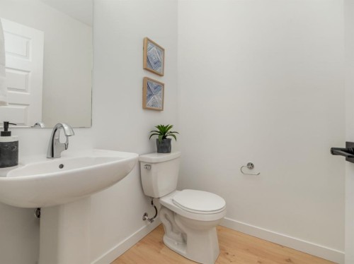 661 Blackwolf Boulevard North, Lethbridge, AB - Indoor Photo Showing Bathroom