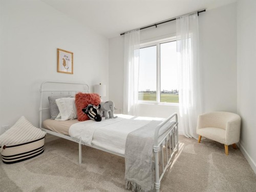 661 Blackwolf Boulevard North, Lethbridge, AB - Indoor Photo Showing Bedroom