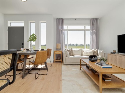 661 Blackwolf Boulevard North, Lethbridge, AB - Indoor Photo Showing Living Room