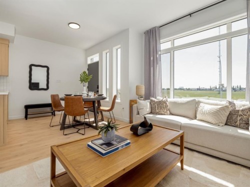 661 Blackwolf Boulevard North, Lethbridge, AB - Indoor Photo Showing Living Room
