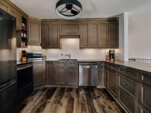 5327 3A Street West, Claresholm, AB - Indoor Photo Showing Kitchen With Double Sink