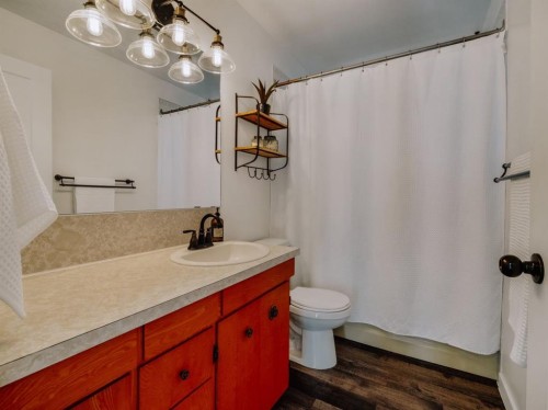 5327 3A Street West, Claresholm, AB - Indoor Photo Showing Bathroom