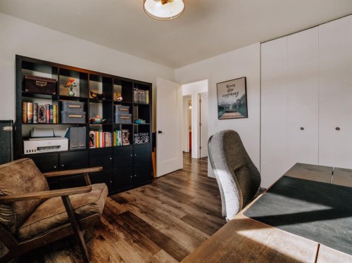 5327 3A Street West, Claresholm, AB - Indoor Photo Showing Office