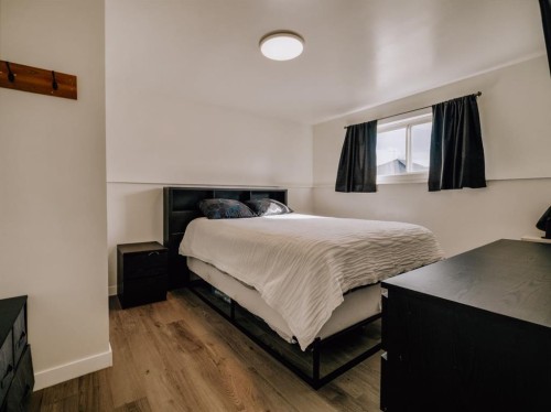 5327 3A Street West, Claresholm, AB - Indoor Photo Showing Bedroom