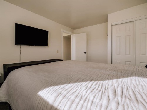 5327 3A Street West, Claresholm, AB - Indoor Photo Showing Bedroom
