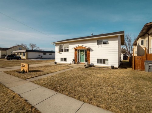 5327 3A Street West, Claresholm, AB - Outdoor