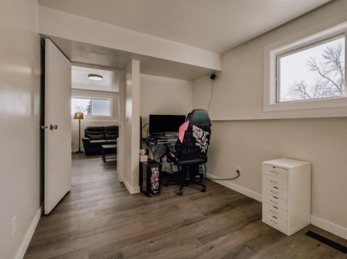 5327 3A Street West, Claresholm, AB - Indoor