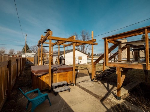 5327 3A Street West, Claresholm, AB - Outdoor